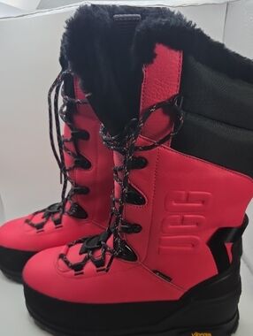 UGG Women's Shasta Gore-Tex  waterproof Hot Pink and Black Lace-Up Winter Boots